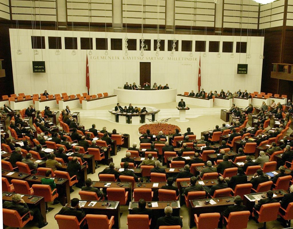 Πακιστάν: Χωρίς ρεύμα από την Τρίτη η πρωθυπουργική κατοικία και η Βουλή