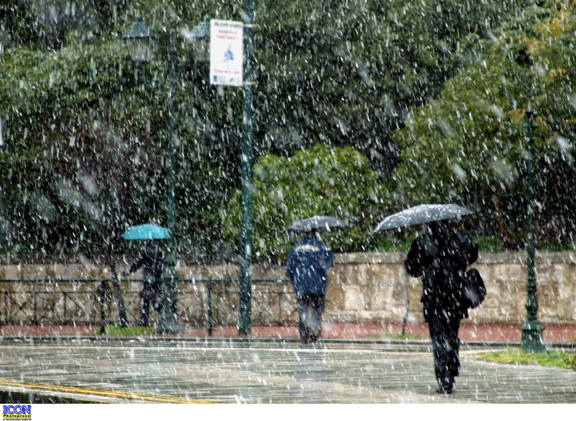 Χιόνια και «πολικές» θερμοκρασίες σε όλη τη χώρα