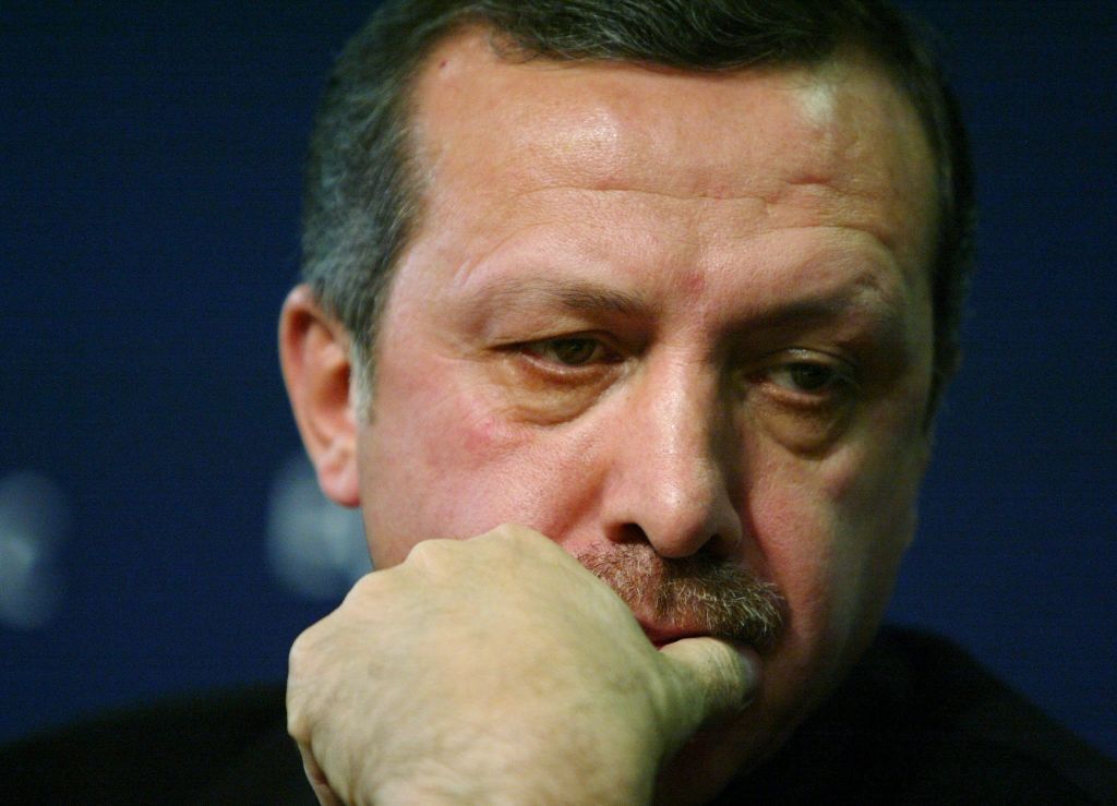 Οι μίζες πνίγουν τον Ερντογάν