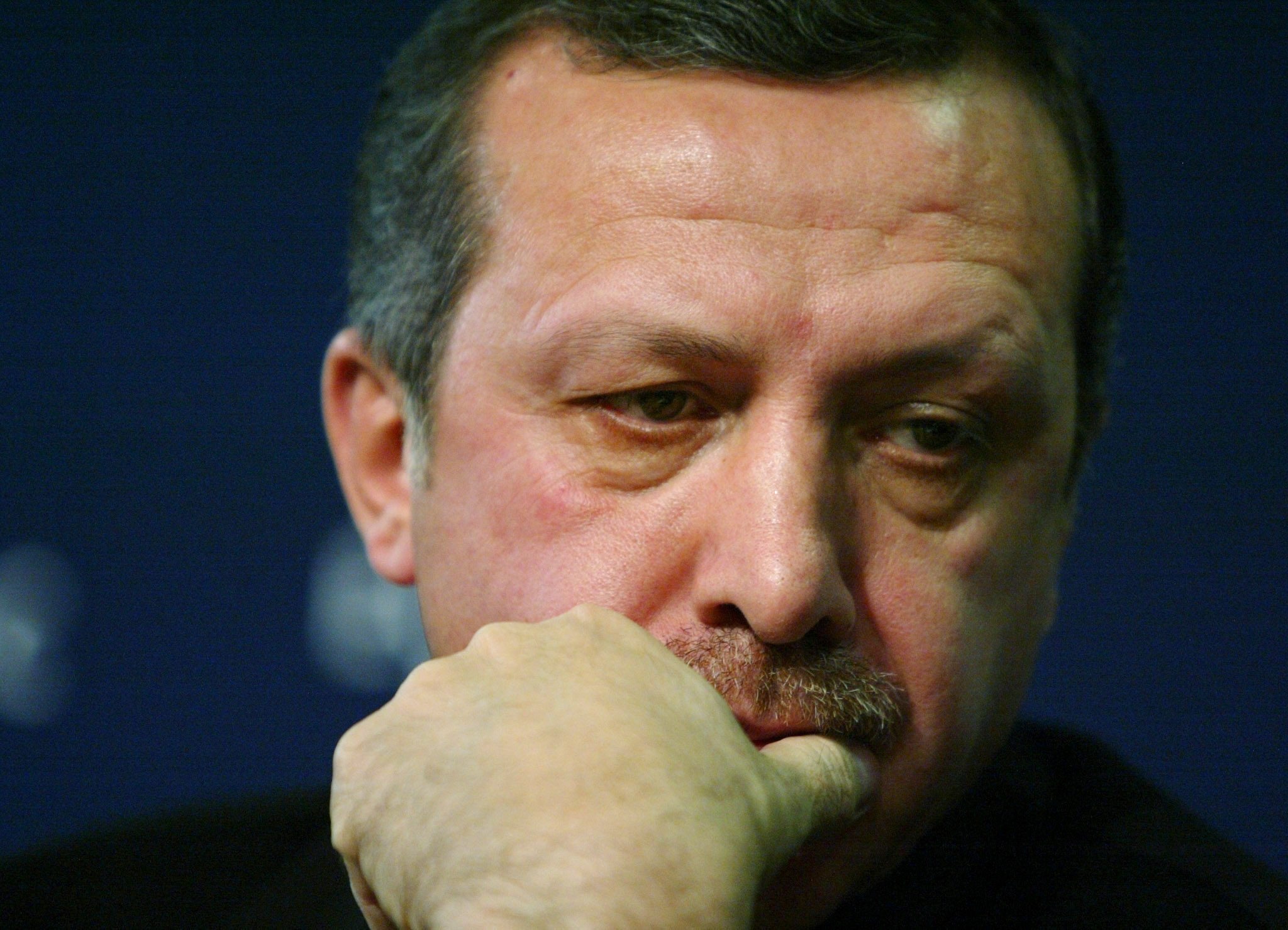 Οι μίζες πνίγουν τον Ερντογάν