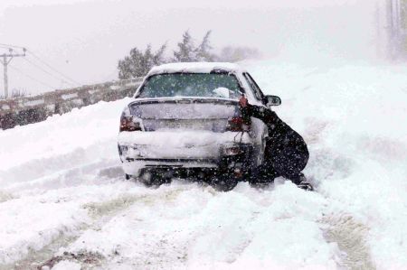 Μόνο με αντιολισθητικές αλυσίδες η κίνηση προς το χιονοδρομικό Βόρας