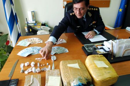 Την εμπλοκή αστυνομικών στο μεγάλο κύκλωμα διακίνησης ναρκωτικών και λαθρομεταναστών ερεύνησε η ΕΛΑΣ