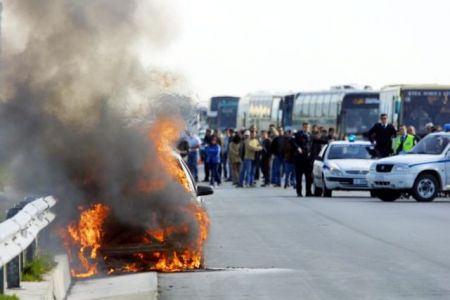 Θεσσαλονίκη: Αυτοκίνητο τυλίχθηκε στις φλόγες εν κινήσει