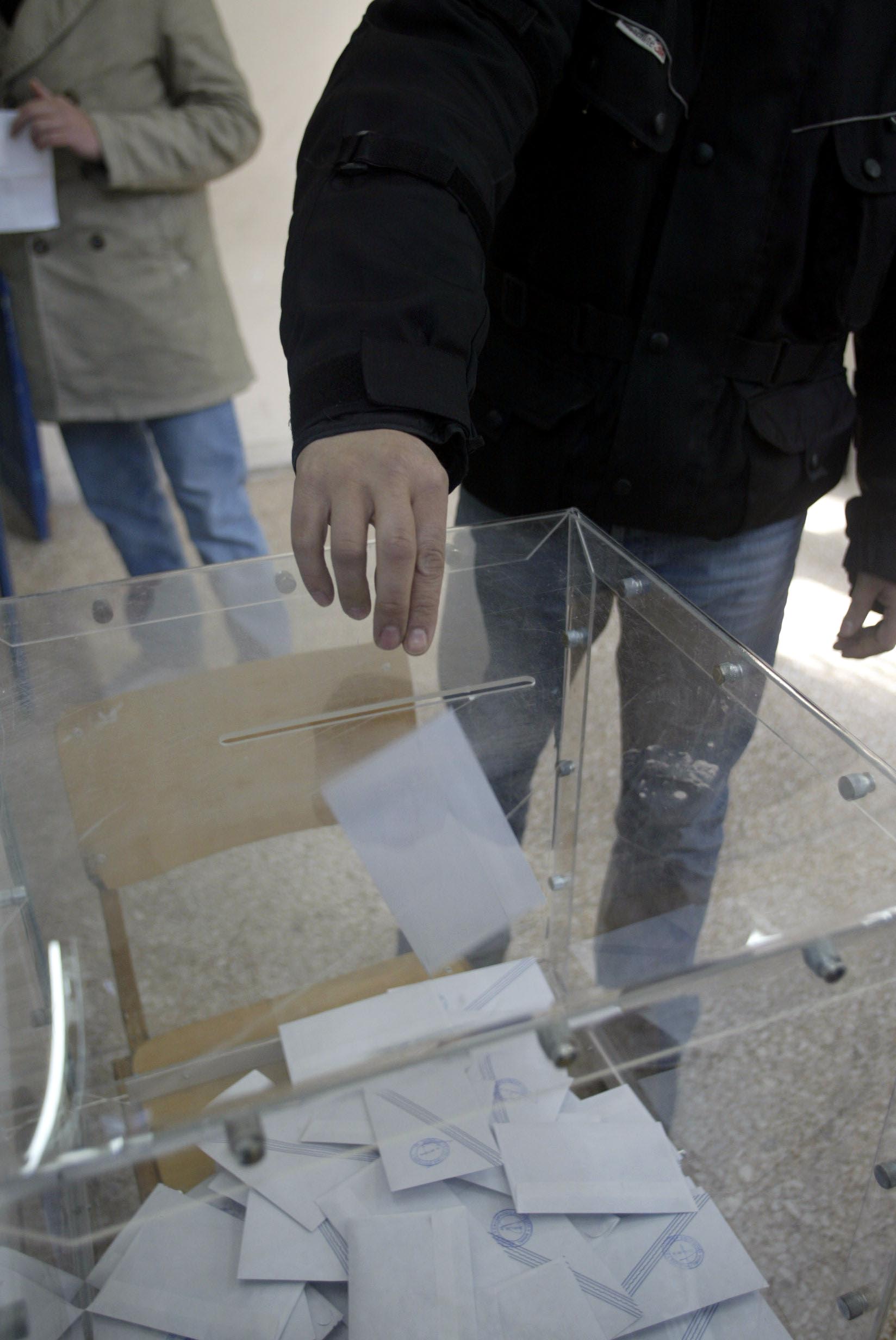 Ανατροπές σε 13 Δήμους της Αττικής στο β’ γύρο των εκλογών