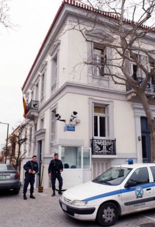 Στην πρεσβεία της Ισπανίας ο «Ρουβίκωνας» – 18 προσαγωγές