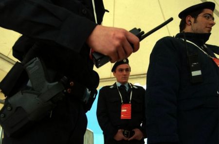 Οι παλιοί, προβληματικοί ασύρματοι επιστρέφουν στην ΕΛ.ΑΣ.