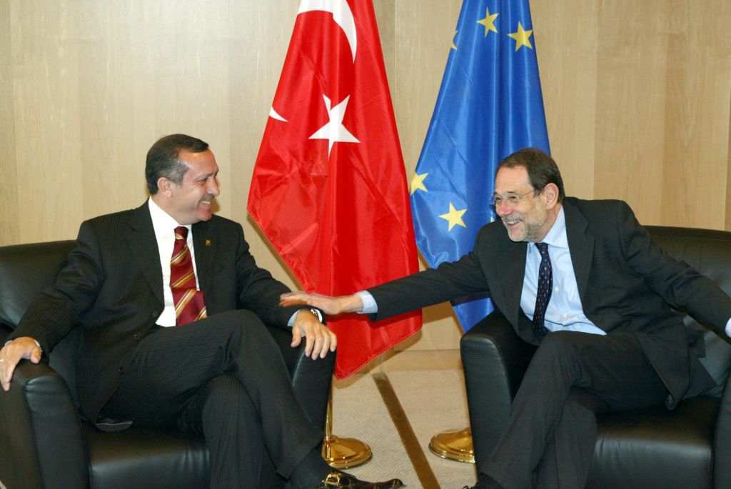 Spiegel: Προβλήματα χρηματοδότησης στη συμφωνία ΕΕ-Τουρκίας για το προσφυγικό