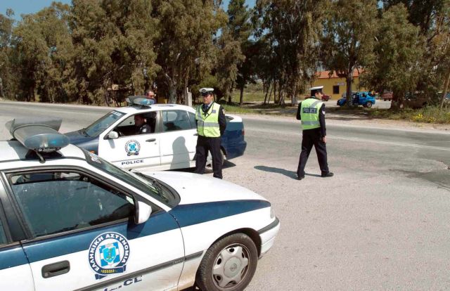Αστυνομικοί μετέφεραν παράνομα μετανάστη από την Αλβανία