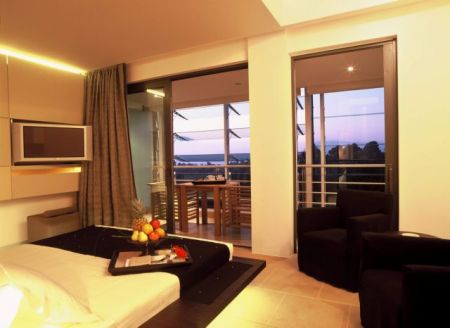 SETE Intelligence: Ξεπερνούν τον ανταγωνισμό τα ελληνικά ξενοδοχεία