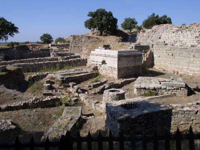 Τούρκοι αρχαιολόγοι στις ανασκαφές της Τροίας | tovima.gr