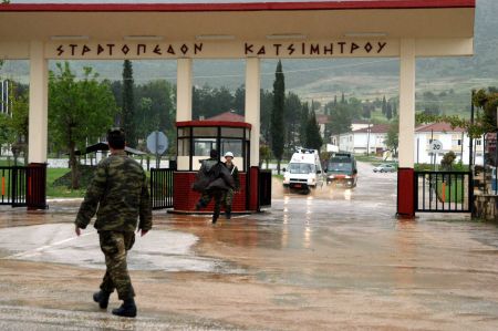 Τρεις νεκροί στρατιώτες από έκρηξη όλμου σε στρατόπεδο του Βόλου