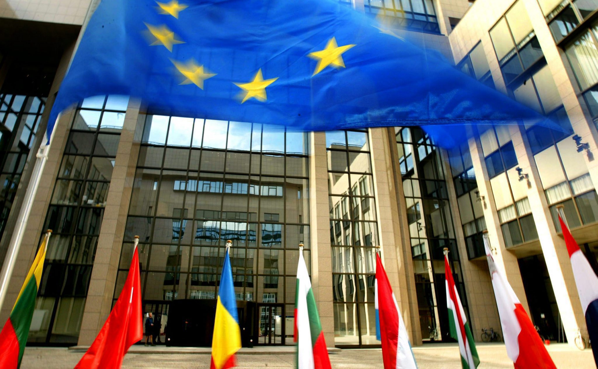 Βρυξέλλες: συμφωνούν στα 120 δισ. ευρώ για την ανάπτυξη