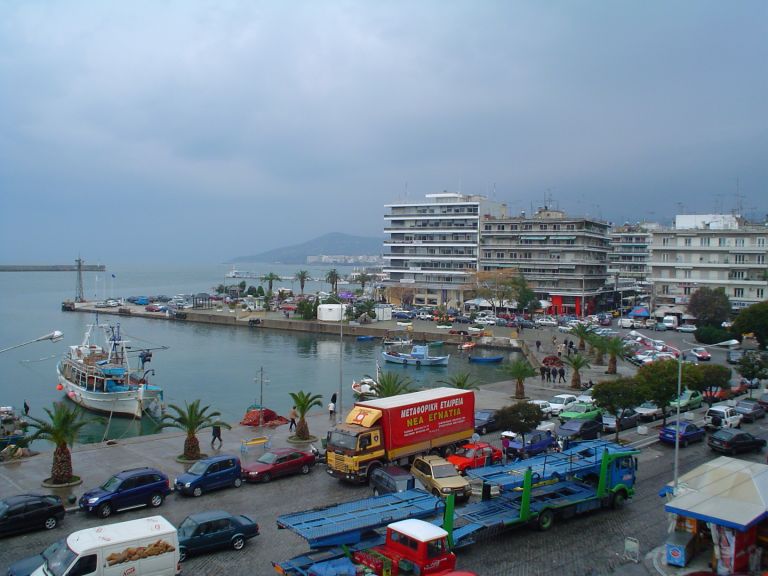«Κόλλησε» στο λιμάνι της Καβάλας το «Μυτιλήνη» | tovima.gr