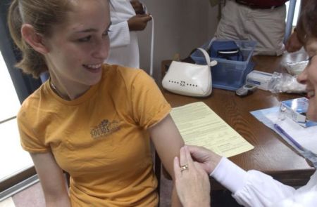 Εκτός εθνικού προγράμματος εξακολουθεί το εμβόλιο για μηνιγγίτιδα