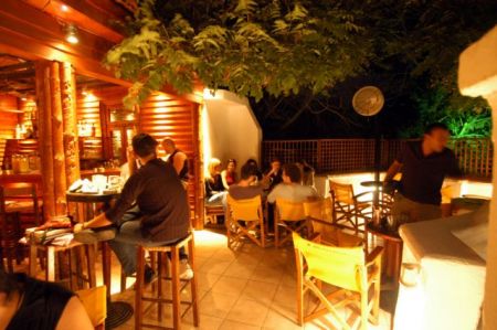 Στο μουντό τοπίο της Αθήνας