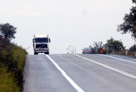 Μεταμφιέστηκαν σε αστυνομικούς και λήστεψαν φορτηγό στον Ασπρόπυργο