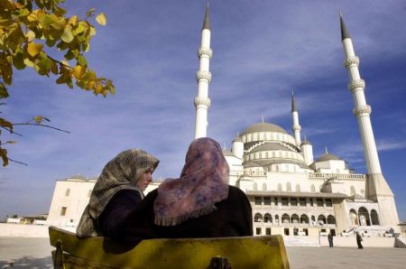 Η Τουρκία του Ερντογάν νομιμοποιεί διά του γάμου το βιασμό ανηλίκων