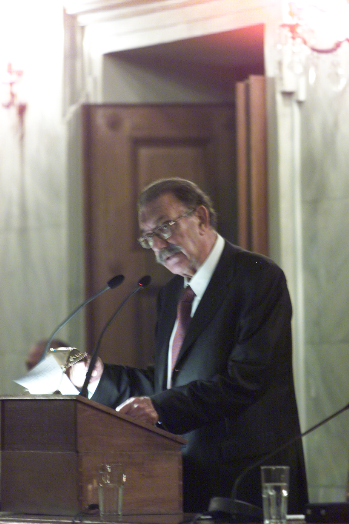 Πέθανε ο δημοσιογράφος Βάσος Μαθιόπουλος