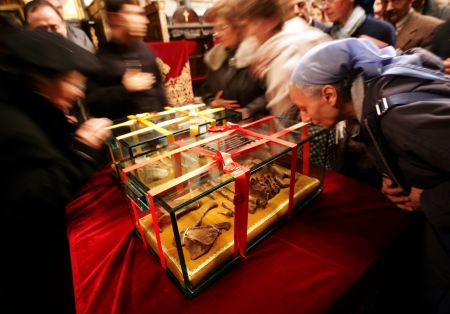 Αντιδράσεις για προσκύνημα  λειψάνων αγίων από… νηπιαγωγείο