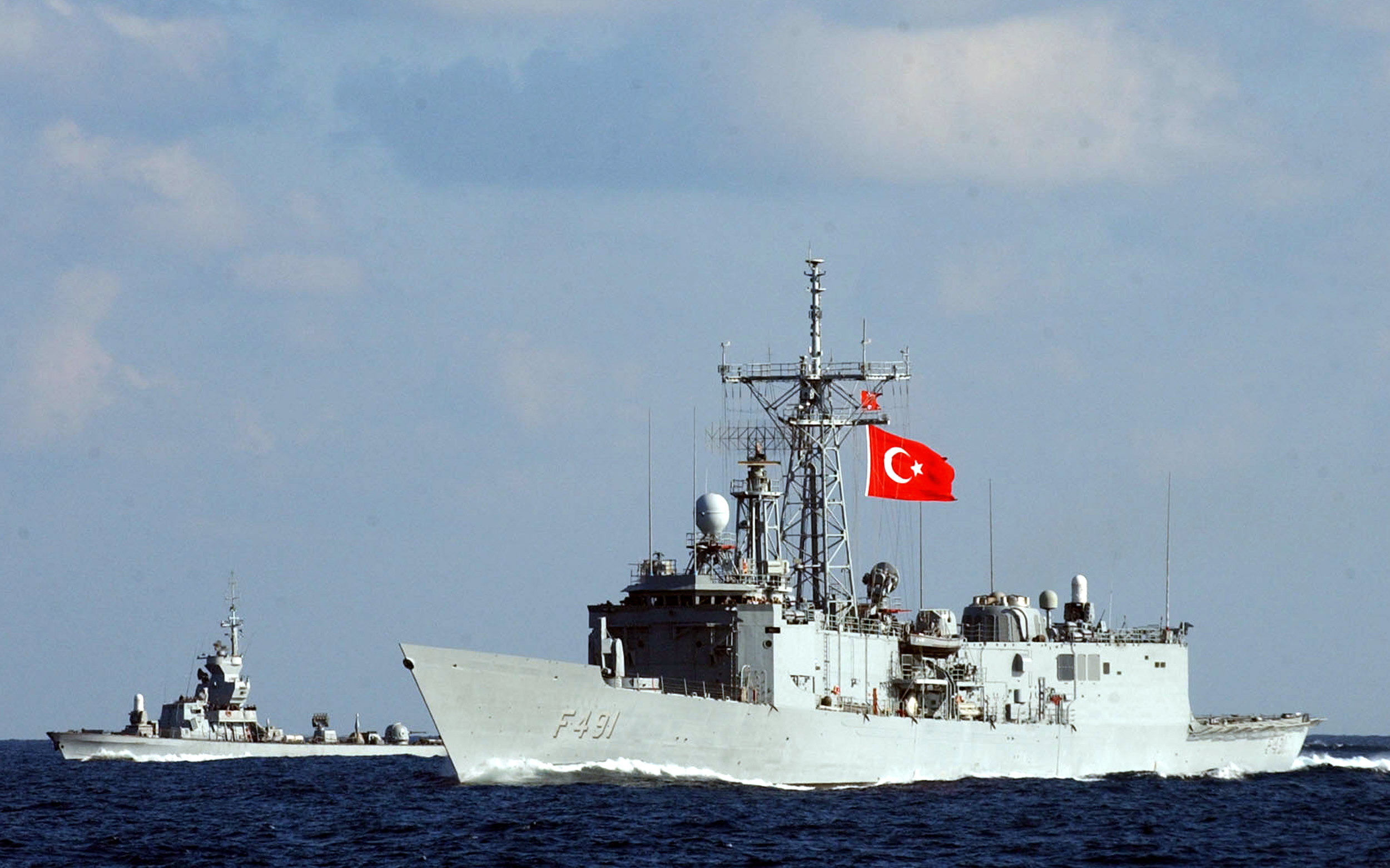 Δύο τουρκικά πολεμικά πλοία στα ελληνικά χωρικά ύδατα