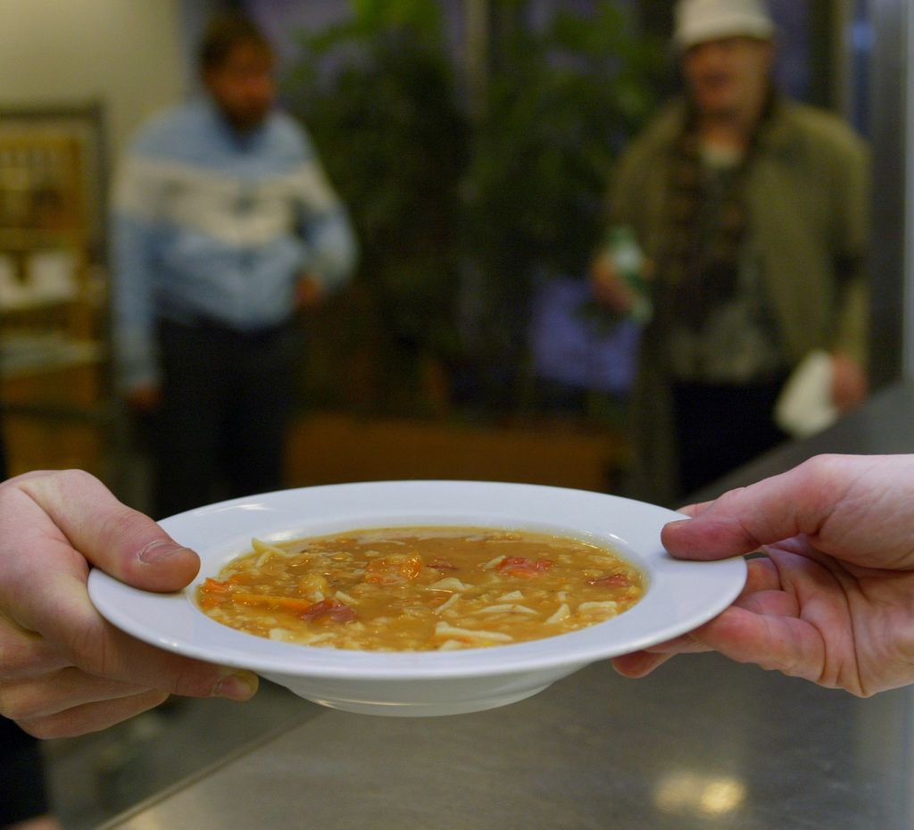 Γερμανία: Πάνω από ένα εκατομμύριο πολίτες στα κοινωνικά παντοπωλεία