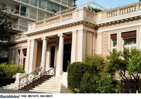 Σαμαράς: Πολύωρες συσκέψεις με υπουργούς