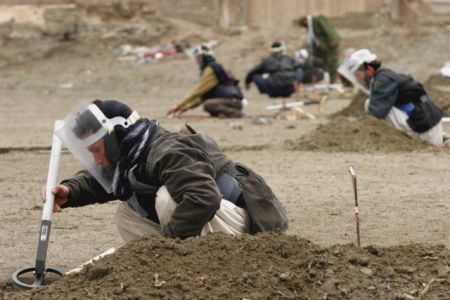 Οι ύποπτες διασυνδέσεις του Διεθνούς Κέντρου Αποναρκοθέτησης