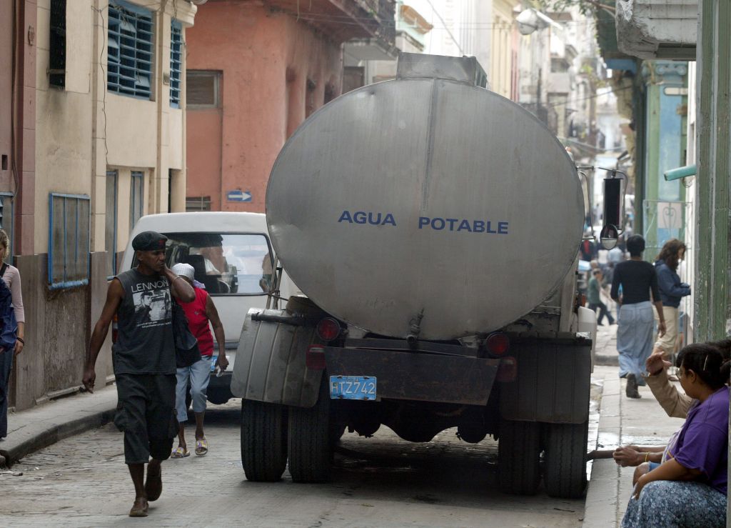 Αιτωλικό: Νερό με βυτιοφόρα μέχρι να ολοκληρωθούν οι αναλύσεις στο δίκτυο