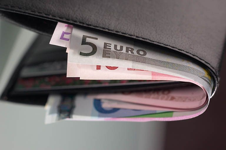 Κατά 4 δισ. ευρώ μειώθηκε το εισόδημα των νοικοκυριών | tovima.gr