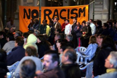 Περισσότερα από 130 θύματα, σε 95 περιστατικά ρατσιστικής βίας το 2016