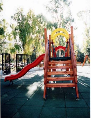 Τραγωδία: 3χρονος έκανε τσουλήθρα και κρεμάστηκε από τη μπλούζα του