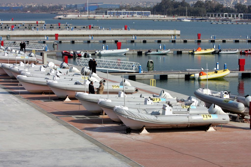 Οι γιατροί φθάνουν με φουσκωτό στα νησιά του Αιγαίου