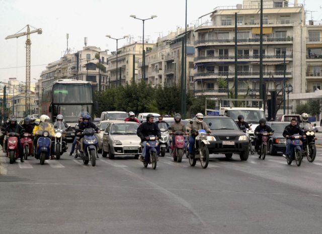Οι μοτοσικλέτες που κινούνται ανάμεσα στις λωρίδες φταίνε σε ατύχημα