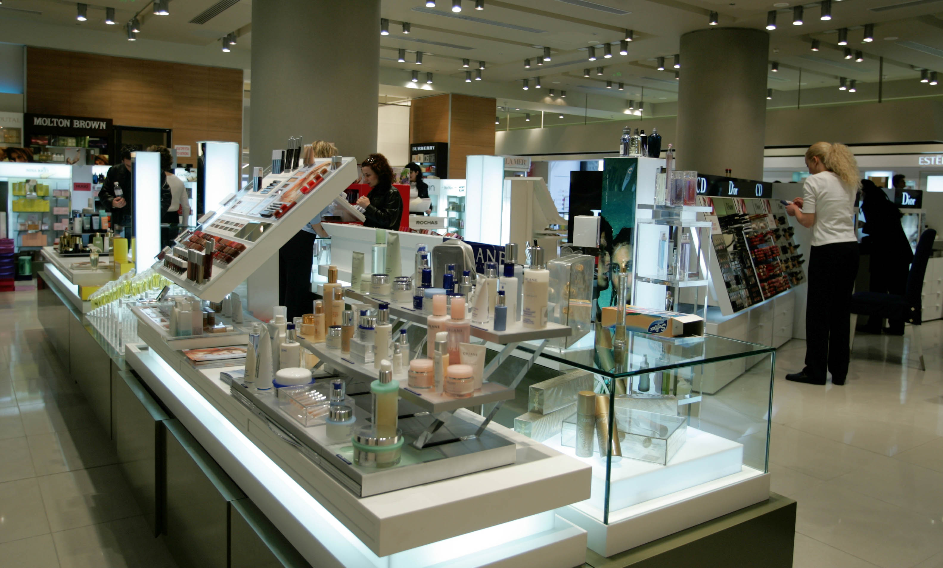 Infobank Hellastat: Μειωμένη η ζήτηση για αρώματα και καλλυντικά