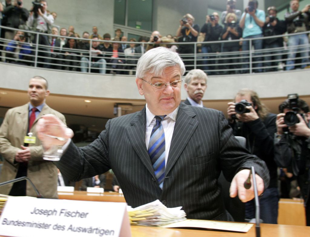 Γιόσκα Φίσερ: «Πρέπει να προχωρήσουμε στις Ηνωμένες Πολιτείες της Ευρώπης»