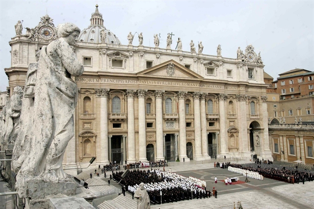 Νέο σκάνδαλο με ιερείς που αθέτησαν τον όρκο αγαμίας