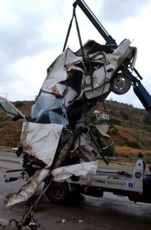 Θάνατοι από τρομακτικές συμπτώσεις σε ελληνικούς δρόμους