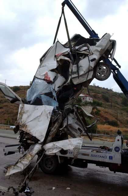 Θάνατοι από τρομακτικές συμπτώσεις σε ελληνικούς δρόμους