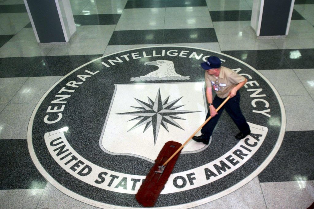 CIA: Πέθανε ο πρώην πράκτορας που ήθελε να σκοτώσει τον Κάστρο