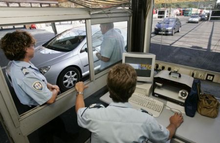 Η Ελλάδα καταψήφισε την επέκταση των εσωτερικών ελέγχων στη Σένγκεν