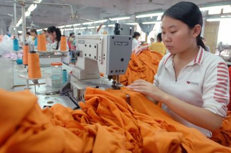 Κίνα: Η κυβέρνηση βλέπει μείωση της ανάπτυξης στο 7,6%