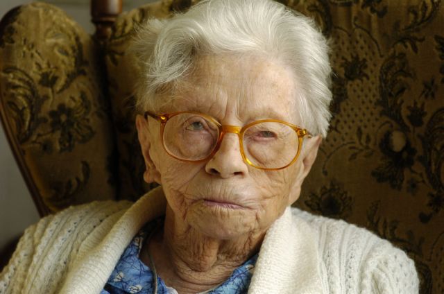 Η γηραιότερη γυναίκα του κόσμου αποκαλύπτει μυστικά μακροζωίας