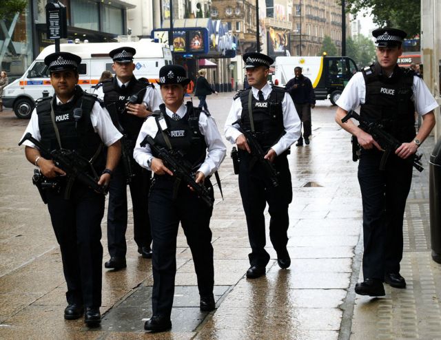 Η οικονομική κρίση στην Αγγλία «απολύει» 34.000 αστυνομικούς