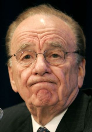 Μέρντοκ, Disney και Comcast «σφάζονται» στην ποδιά του Sky