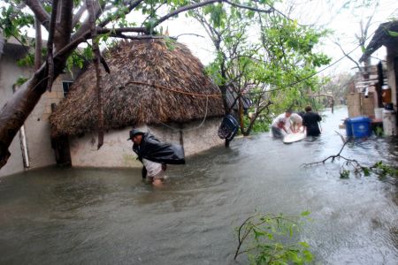 Τρεις νεκροί από τις πλημμύρες που σάρωσαν το νότιο Μεξικό