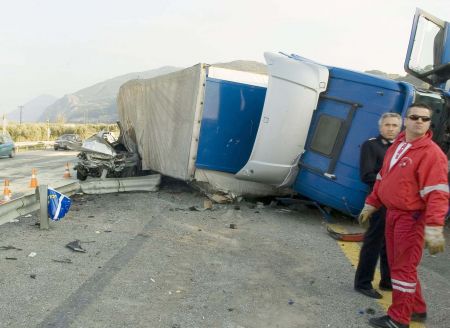 Τροχαίο με νταλίκα στην Εθνική Οδό στο ύψος του Πλαταμώνα