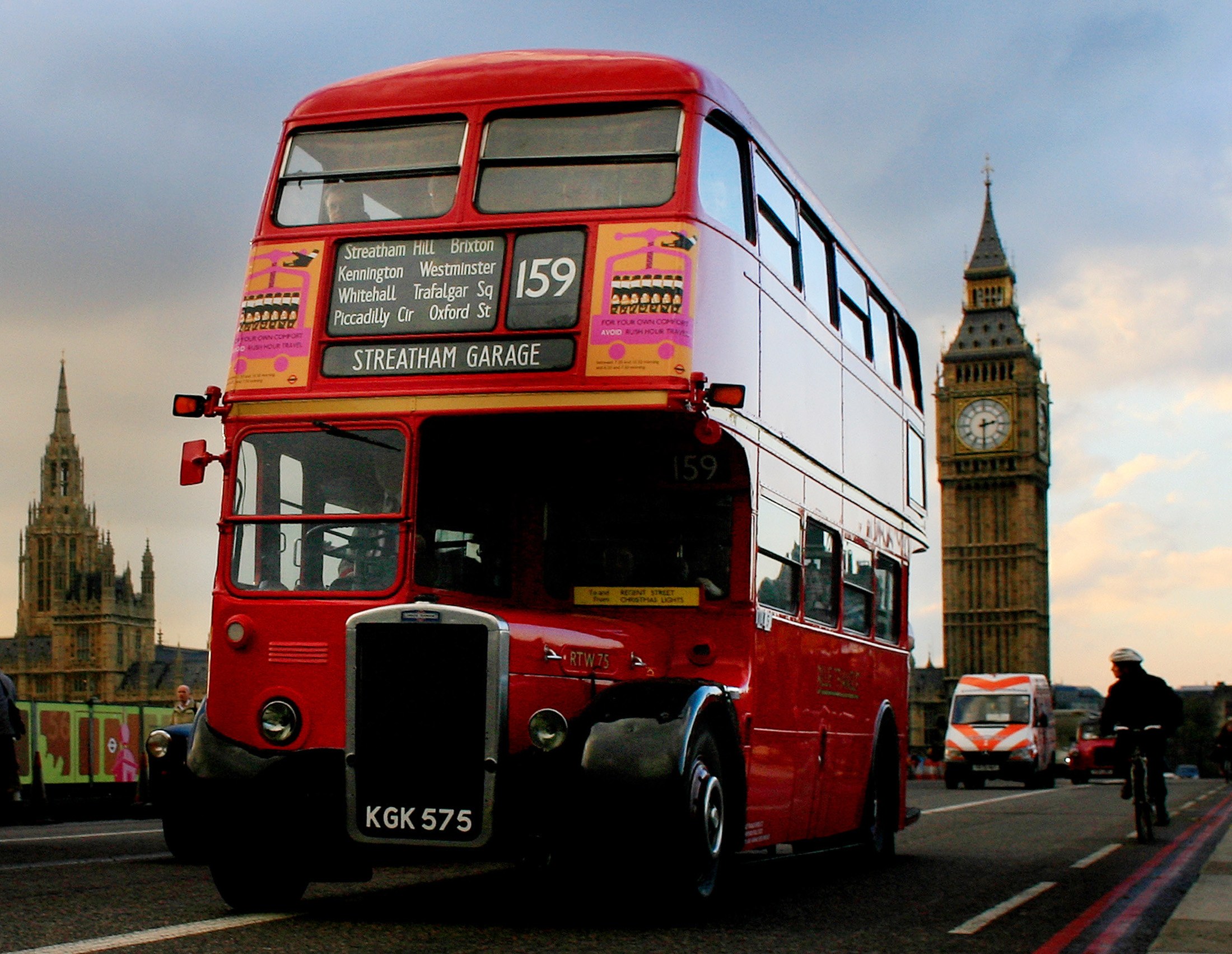 A trip to london. Двухэтажный автобус Рутмастер. Лондонский автобус Routemaster. Дабл Деккер. Дабл Деккер автобус.