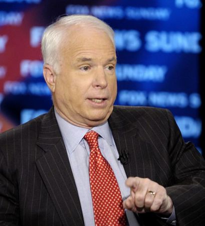 Γερουσιαστής Μακέιν κατά Τραμπ για τους «κοριούς» Ομπάμα»