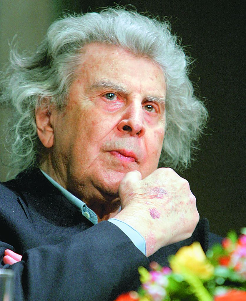 Στο νοσοκομείο για εξετάσεις ο Μίκης Θεοδωράκης