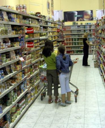 Ο πόλεμος τιμών απειλεί αλυσίδες και προμηθευτές